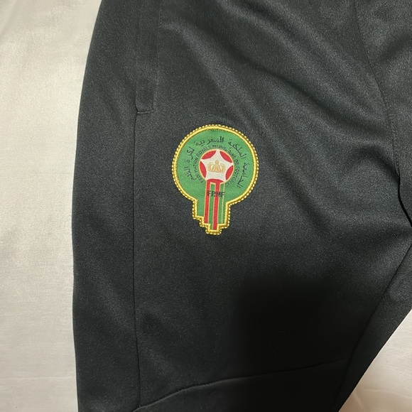 Used - Picture 2 of 4